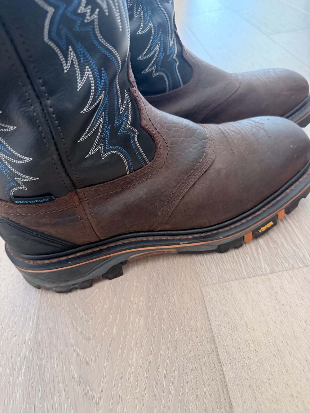 Cody James Brown Leather Cowboy Boots with Embroidered Shaft - Carbon Fiber Toe - Picture 8 of 11